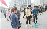 建筑工程系分團委開展“保護環(huán)境，你我同行”志愿者活動